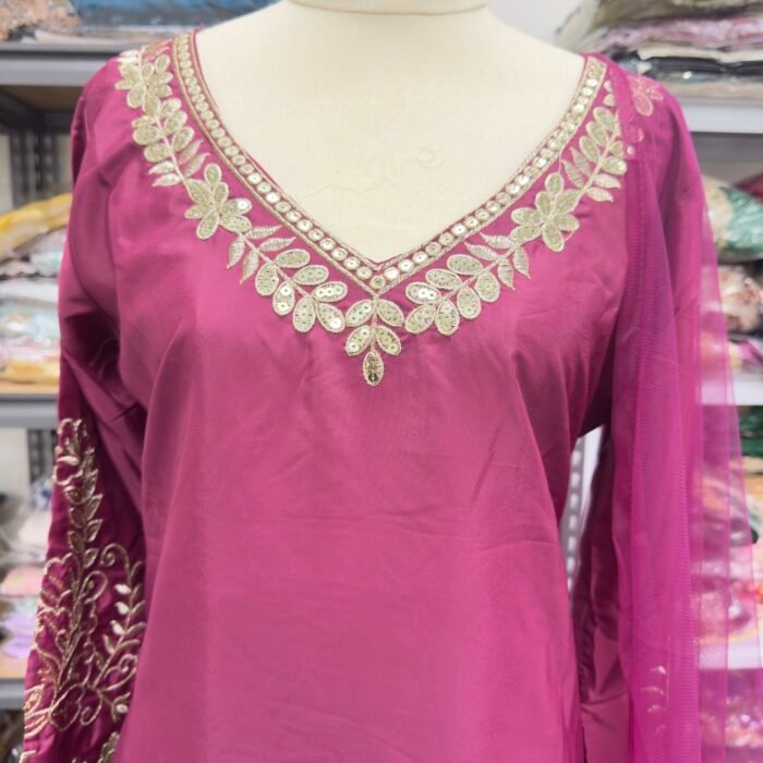 Mauve Crepe Silk Farshi Pant Suit Mauve Crepe Silk Farshi Pant with Embroidered dupatta Elegant Pakistani style wear | Punjabi Threads - Image 2