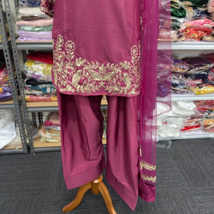 Mauve Crepe Silk Farshi Pant Suit Mauve Crepe Silk Farshi Pant with Embroidered dupatta Elegant Pakistani style wear | Punjabi Threads - Image 4